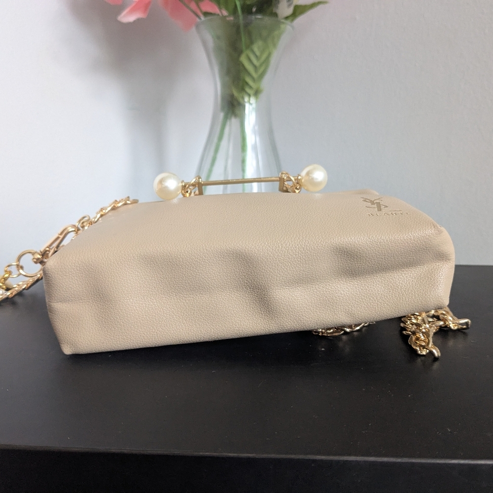 Yves Saint Laurent Beige Handbag with Gold Accents - Picture 6 of 13